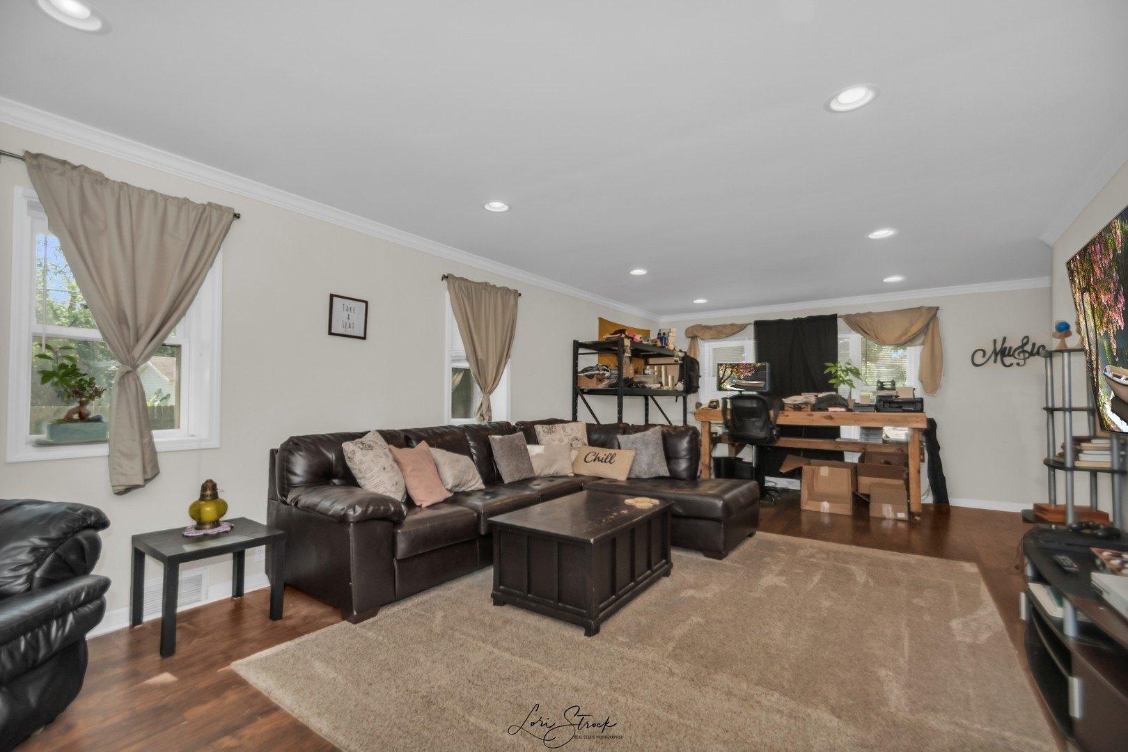 N Linden Ave, Waukegan, IL 60085