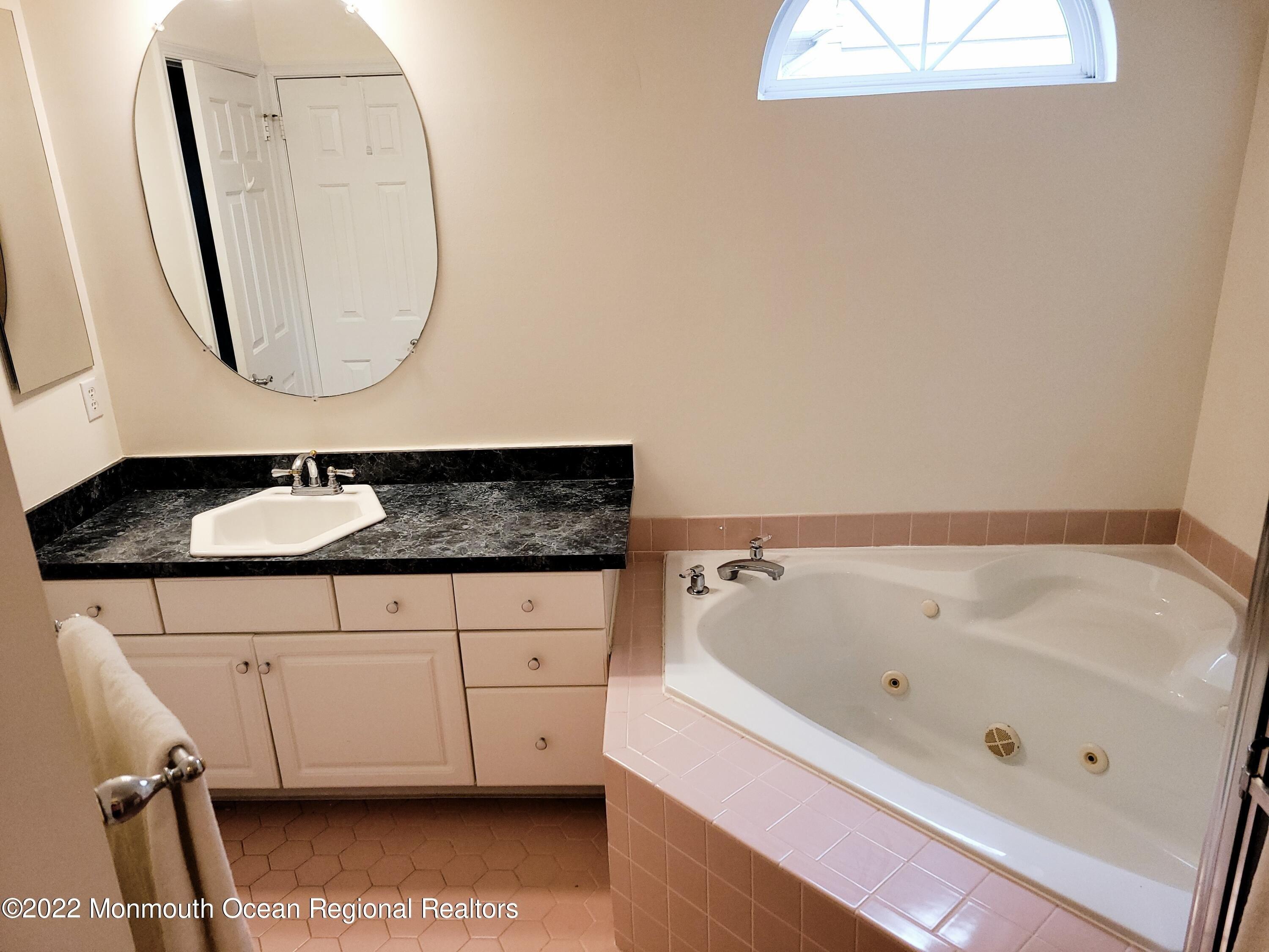 Sandpiper Dr, Bayville, NJ 08721