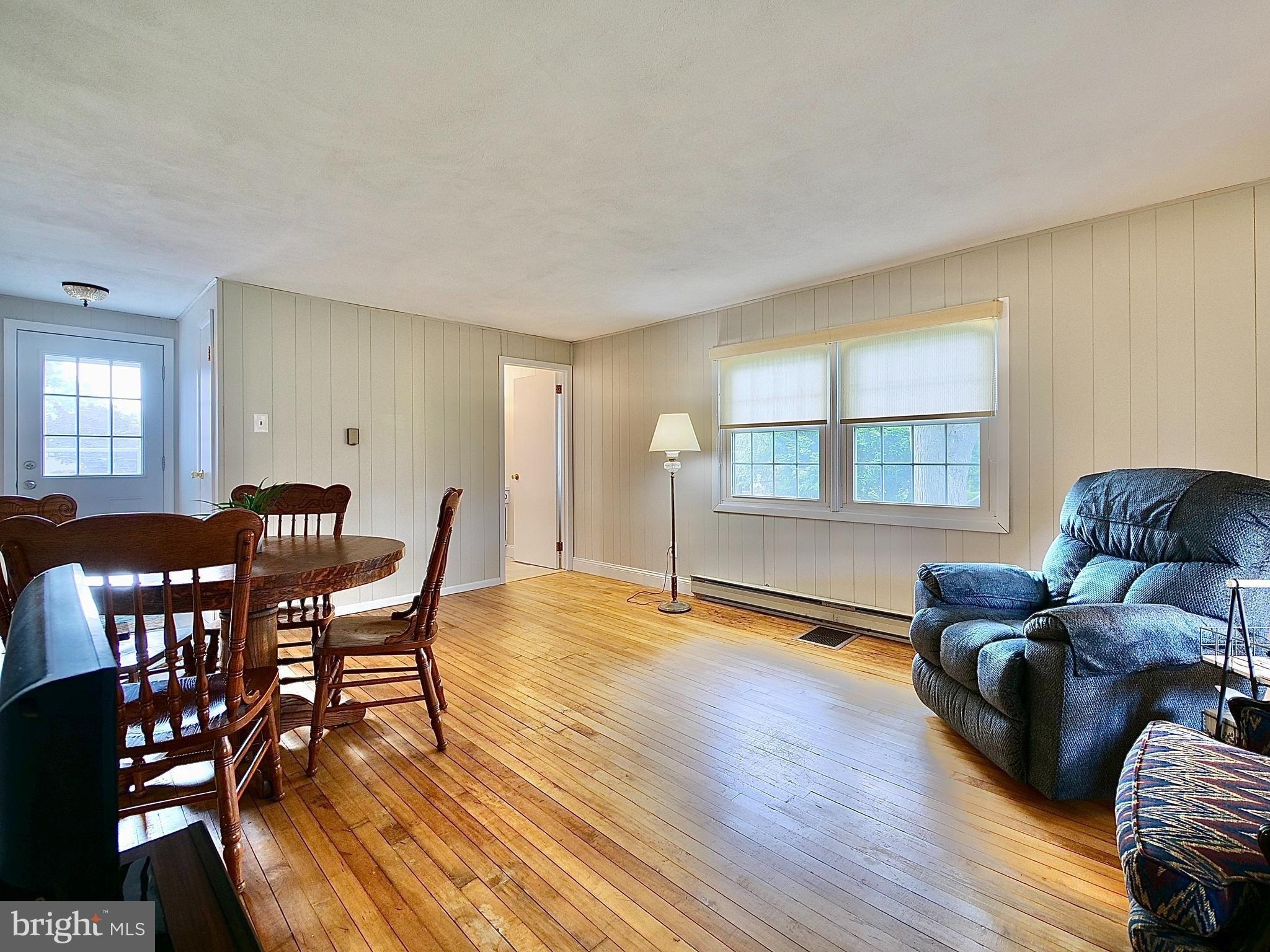 Dutton Cir, Springfield, PA 19064