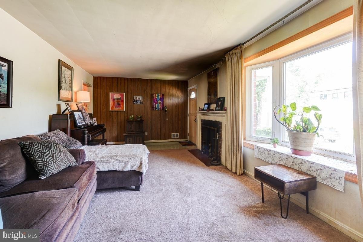 Bangor Dr, Kensington, MD 20895