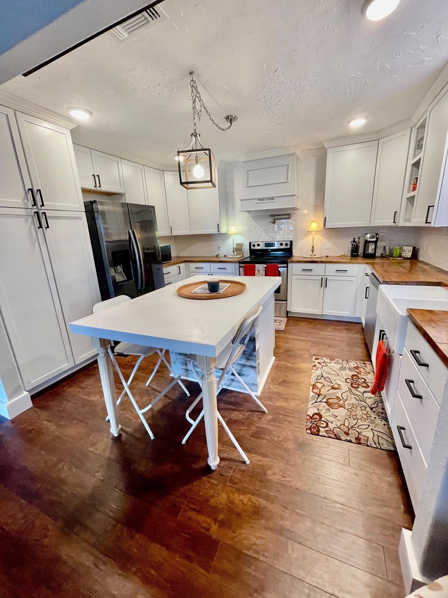 W Luce St, Llano, TX 78643