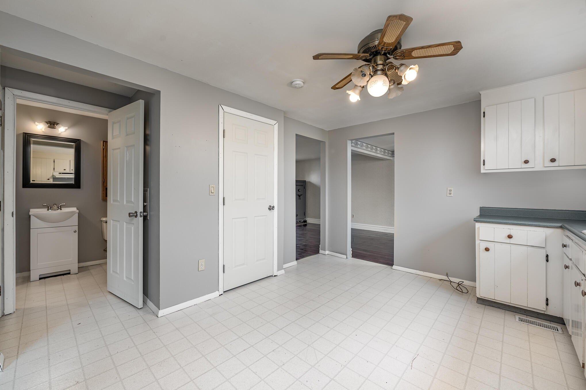 Wilshire Dr, Piqua, OH 45356