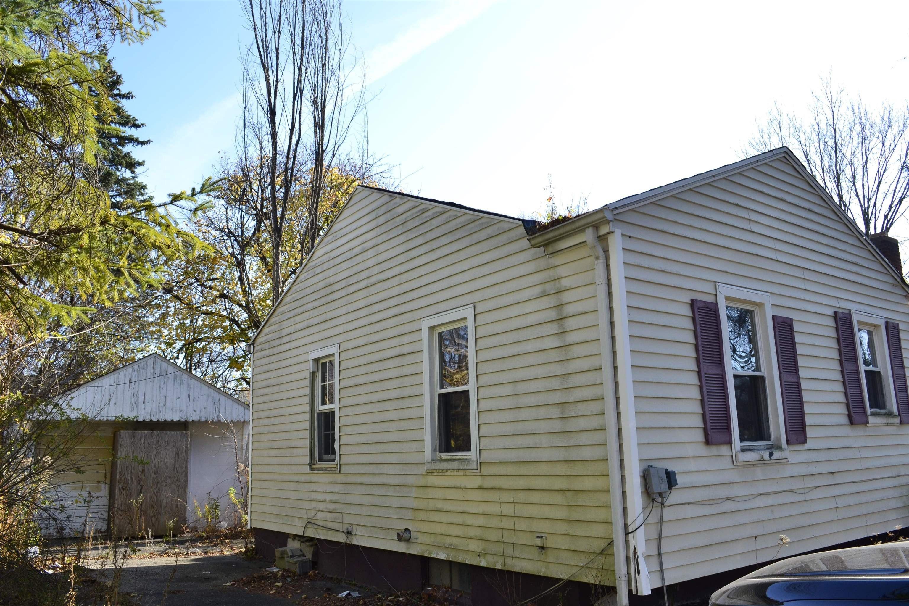 Edwards Ave, Flint, MI 48505