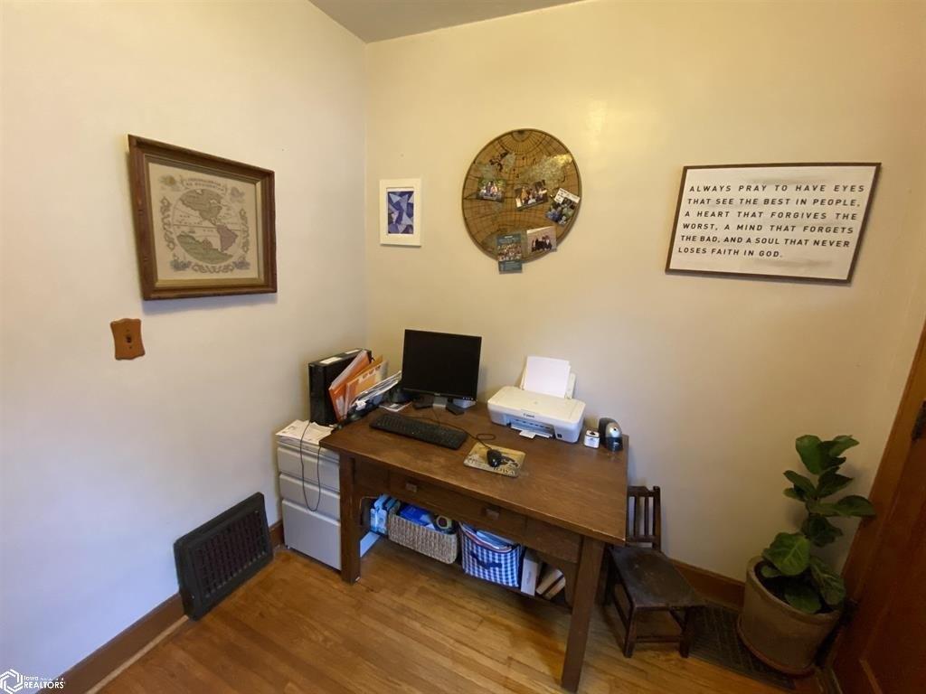 S Leebrick St, Burlington, IA 52601
