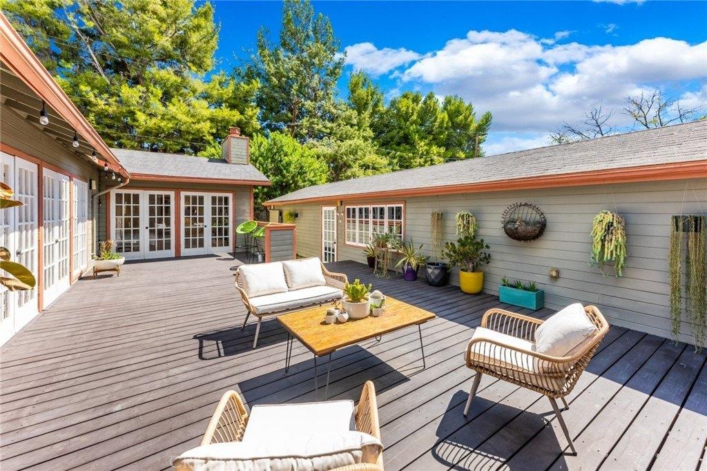 Vesper Ave, Van Nuys, CA 91411