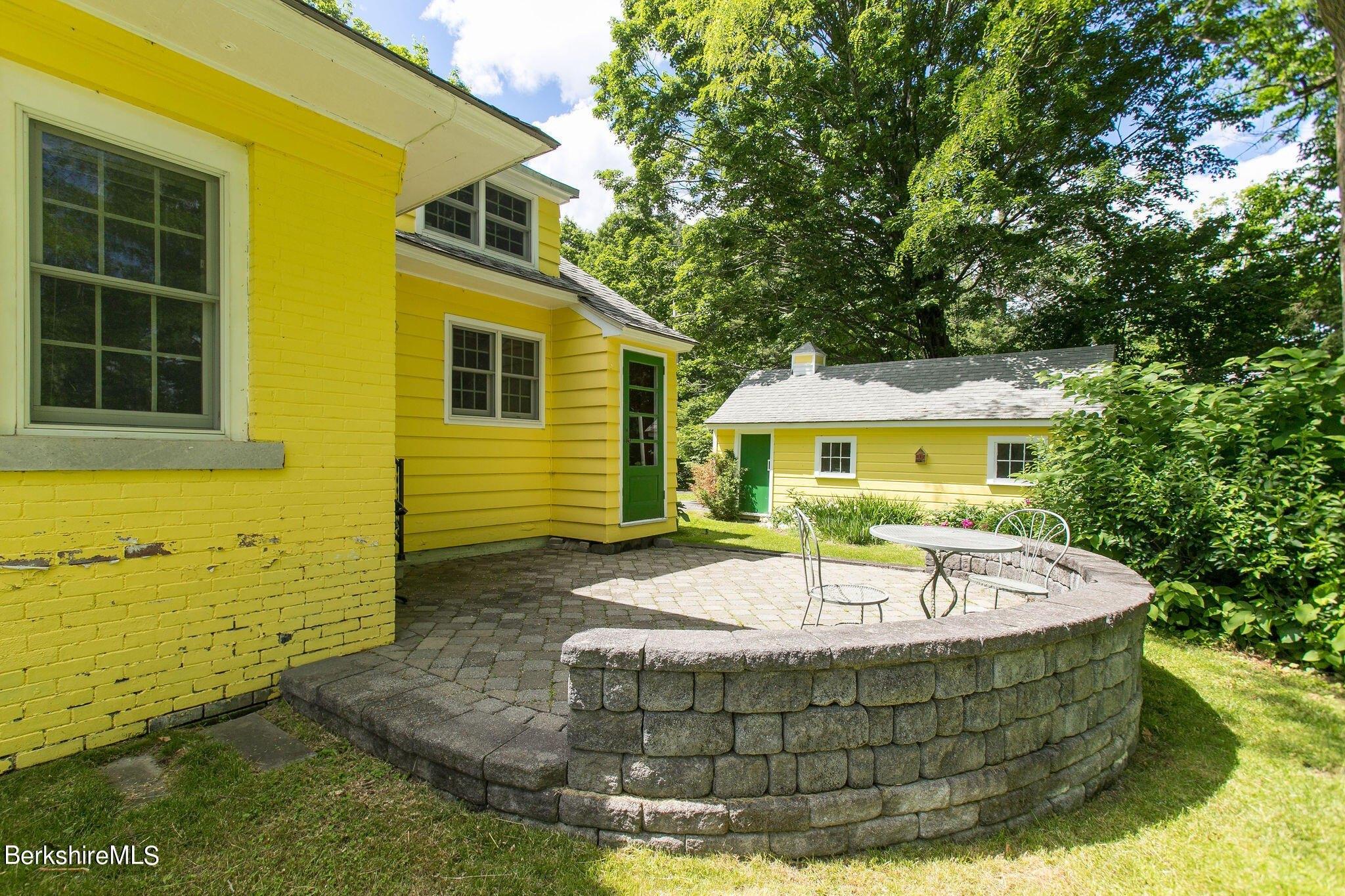 Lake Ave, Great Barrington, MA 01230