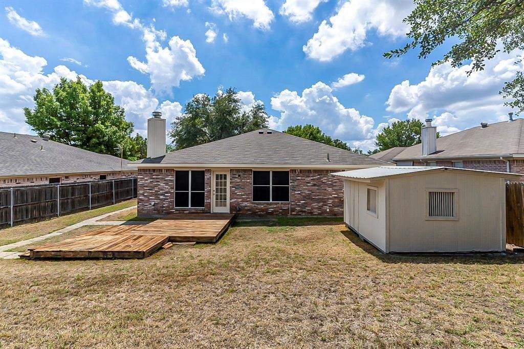 Edgewater Dr, Benbrook, TX 76126