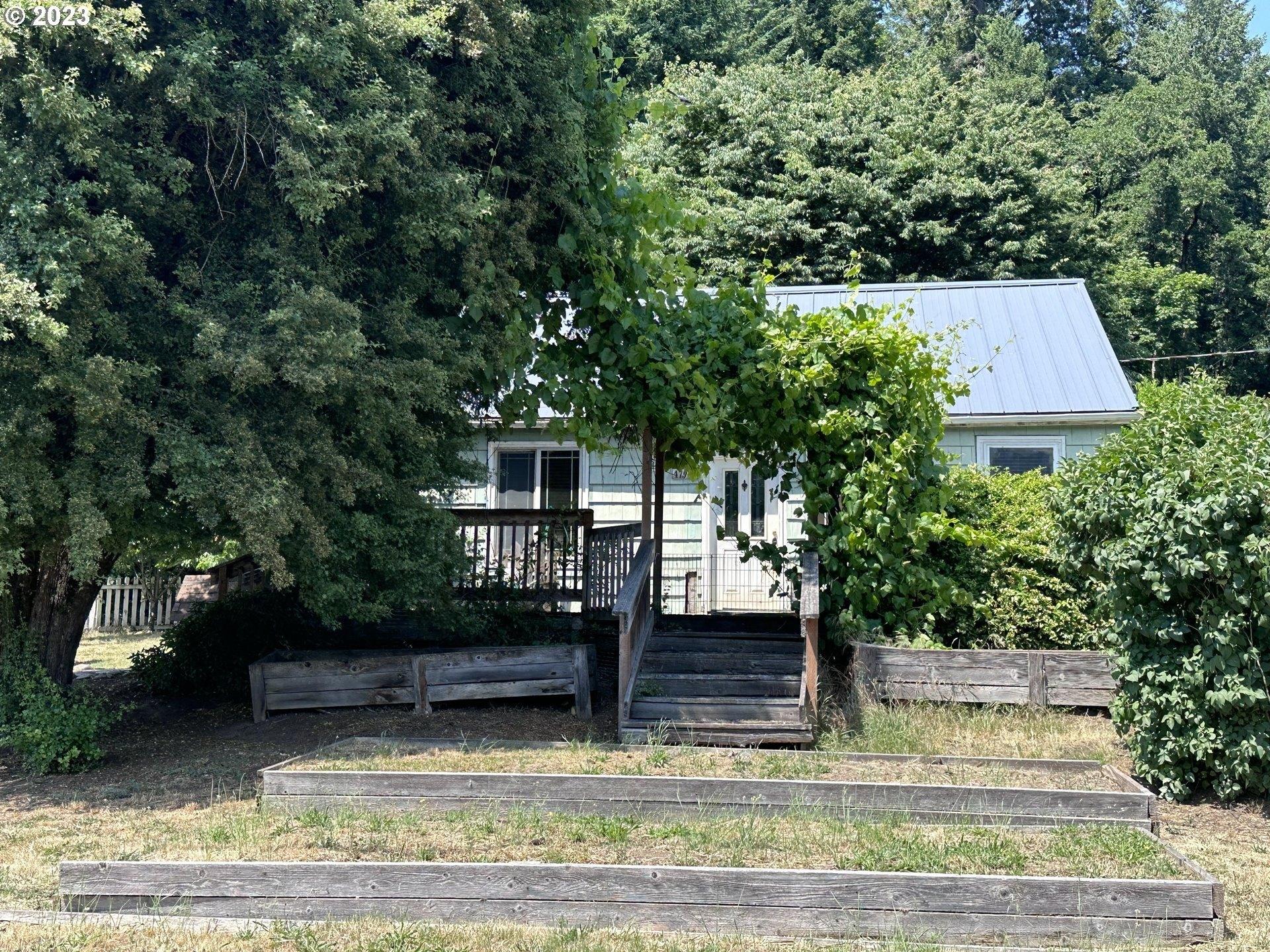 W 2nd St, Oakridge, OR 97463