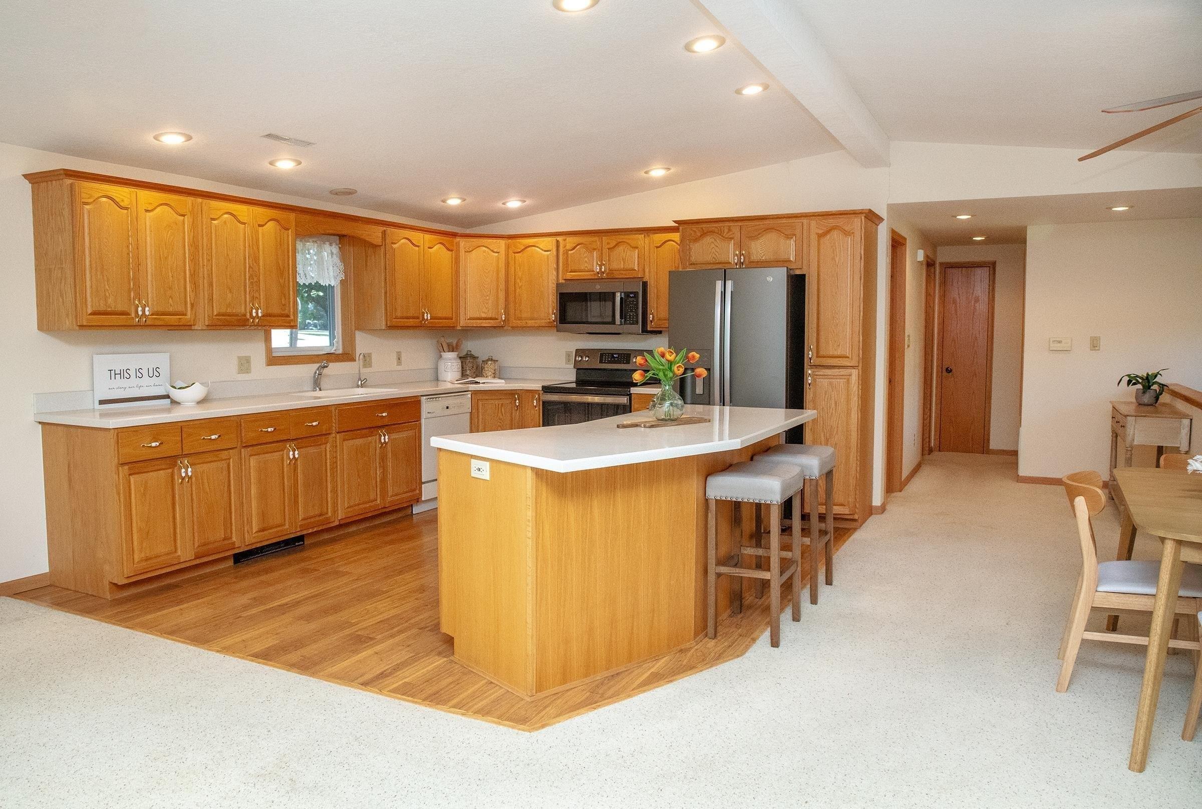 Island View Dr, Waverly, IA 50677