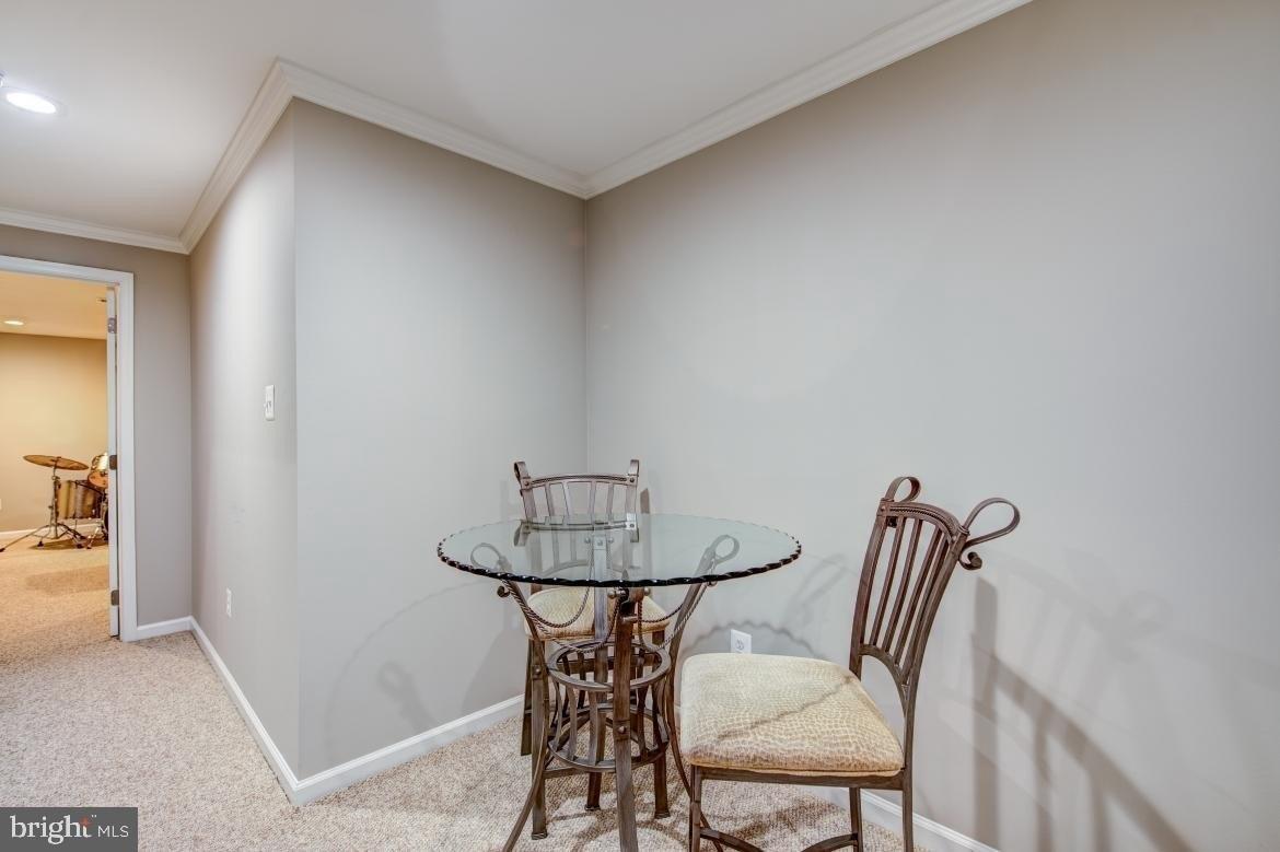Oak Lawn Pl, Herndon, VA 20171