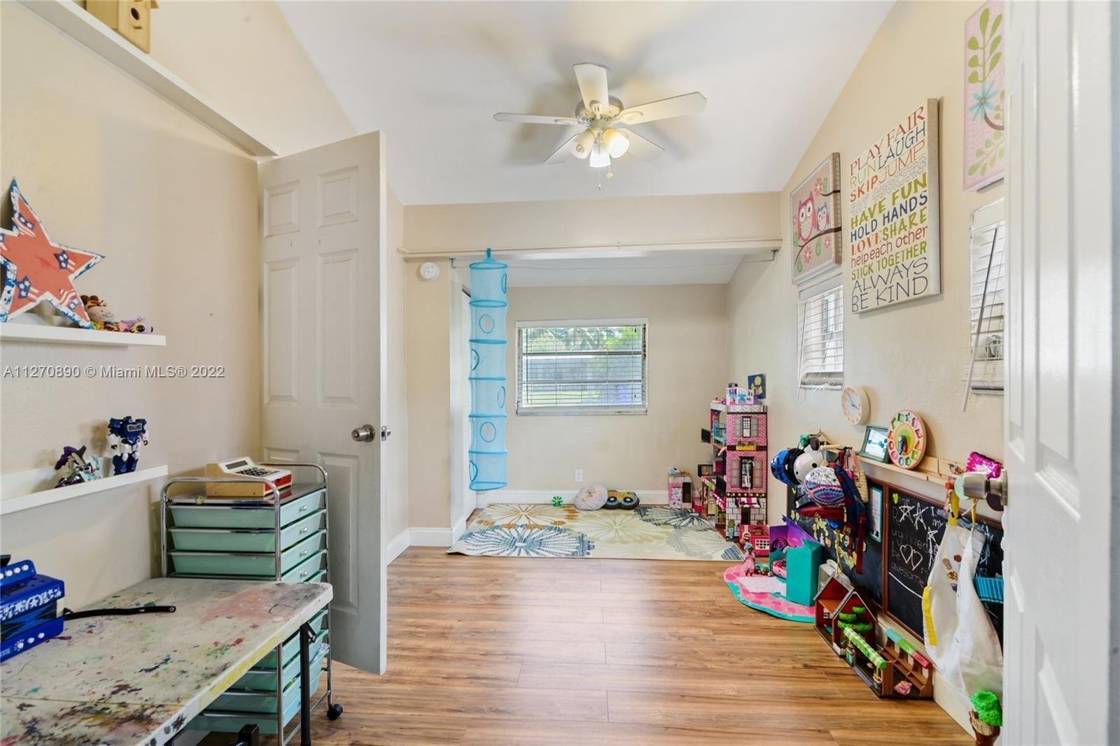Hayes St, Hollywood, FL 33021