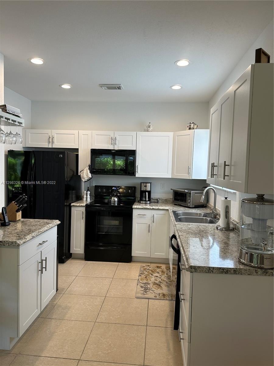 Ne 35th Ter, Homestead, FL 33033