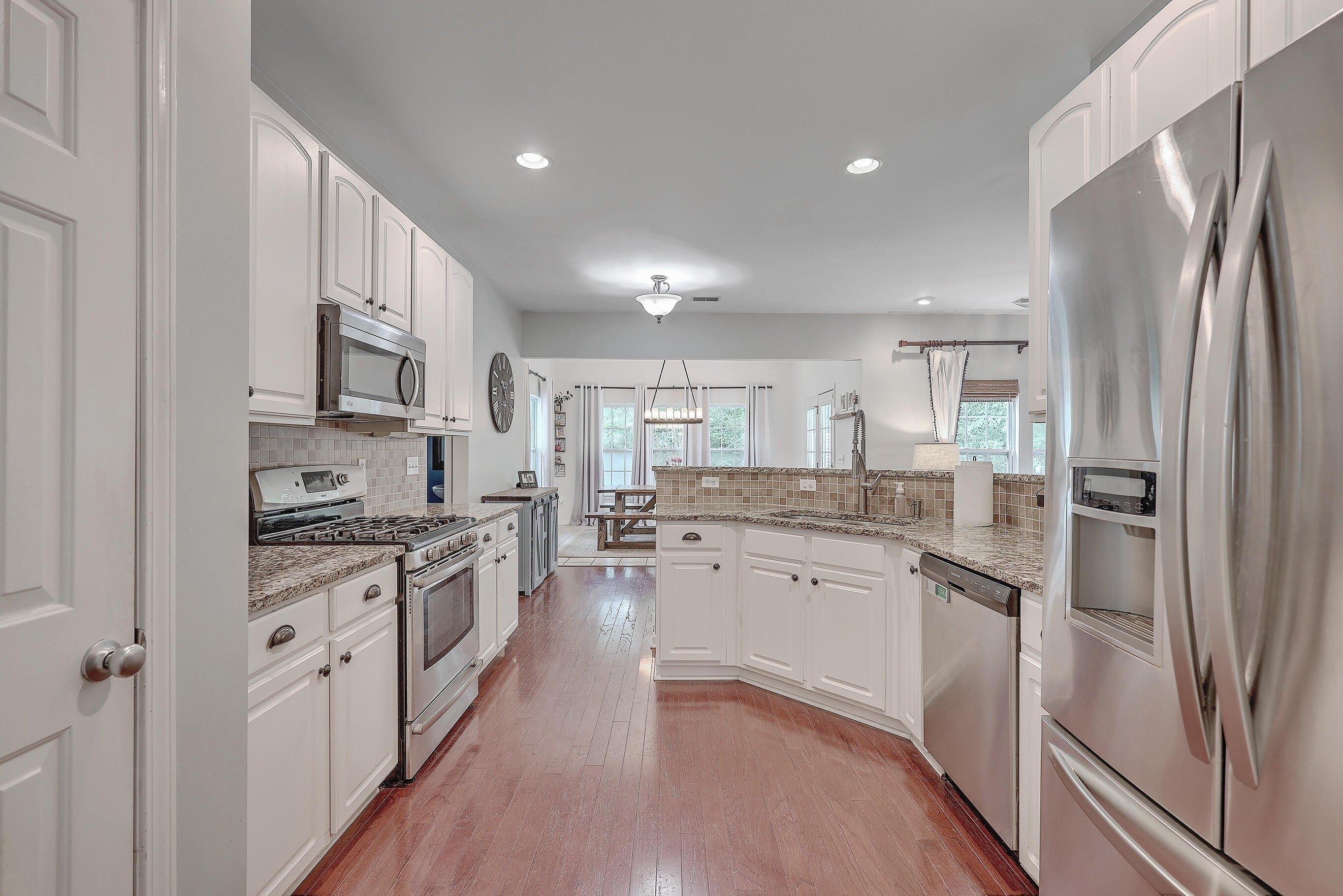 Hawks Cir, Hanahan, SC 29410