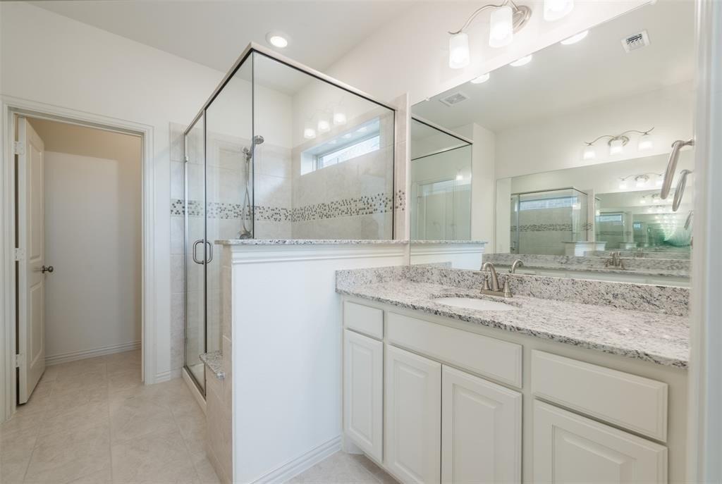 Smokey Quartz Ln, Arlington, TX 76005