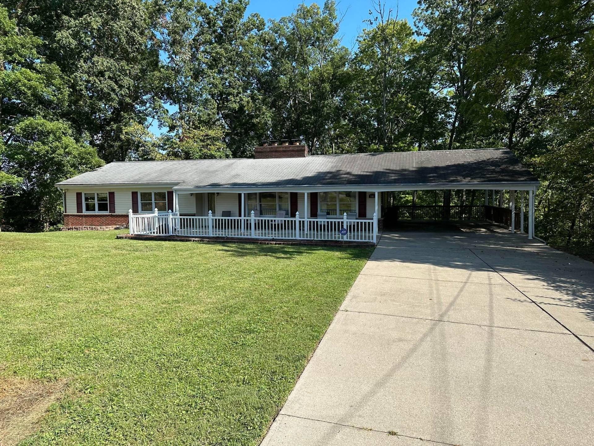 S Walnut St, Saint Albans, WV 25177