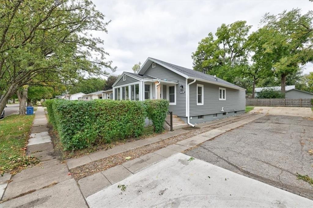 De Wolf St, Des Moines, IA 50316