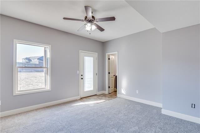 Creek Valley Ter, Smithville, MO 64089
