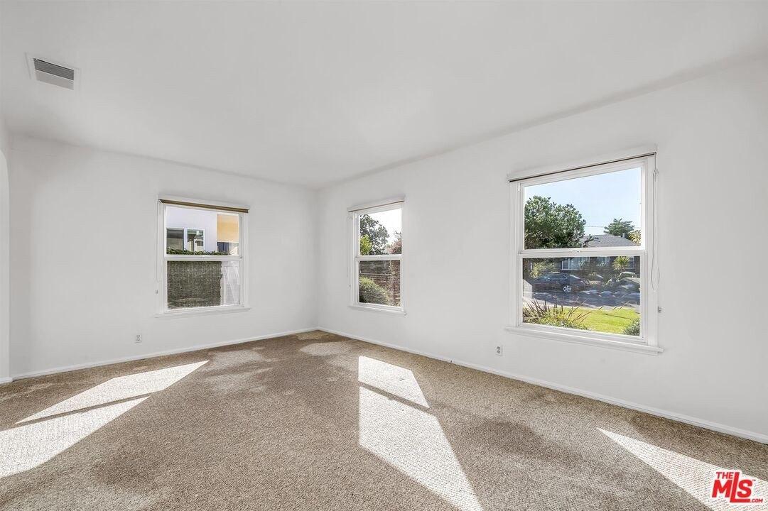 Reading Ave, Los Angeles, CA 90045