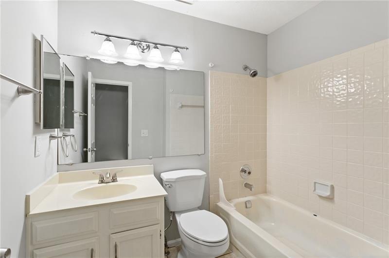 Crestwood Dr Nw, Acworth, GA 30102