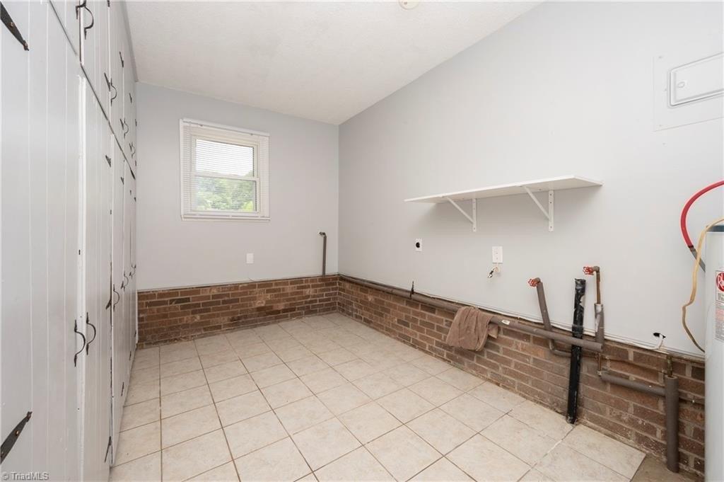 N Park Dr, Jonesville, NC 28642