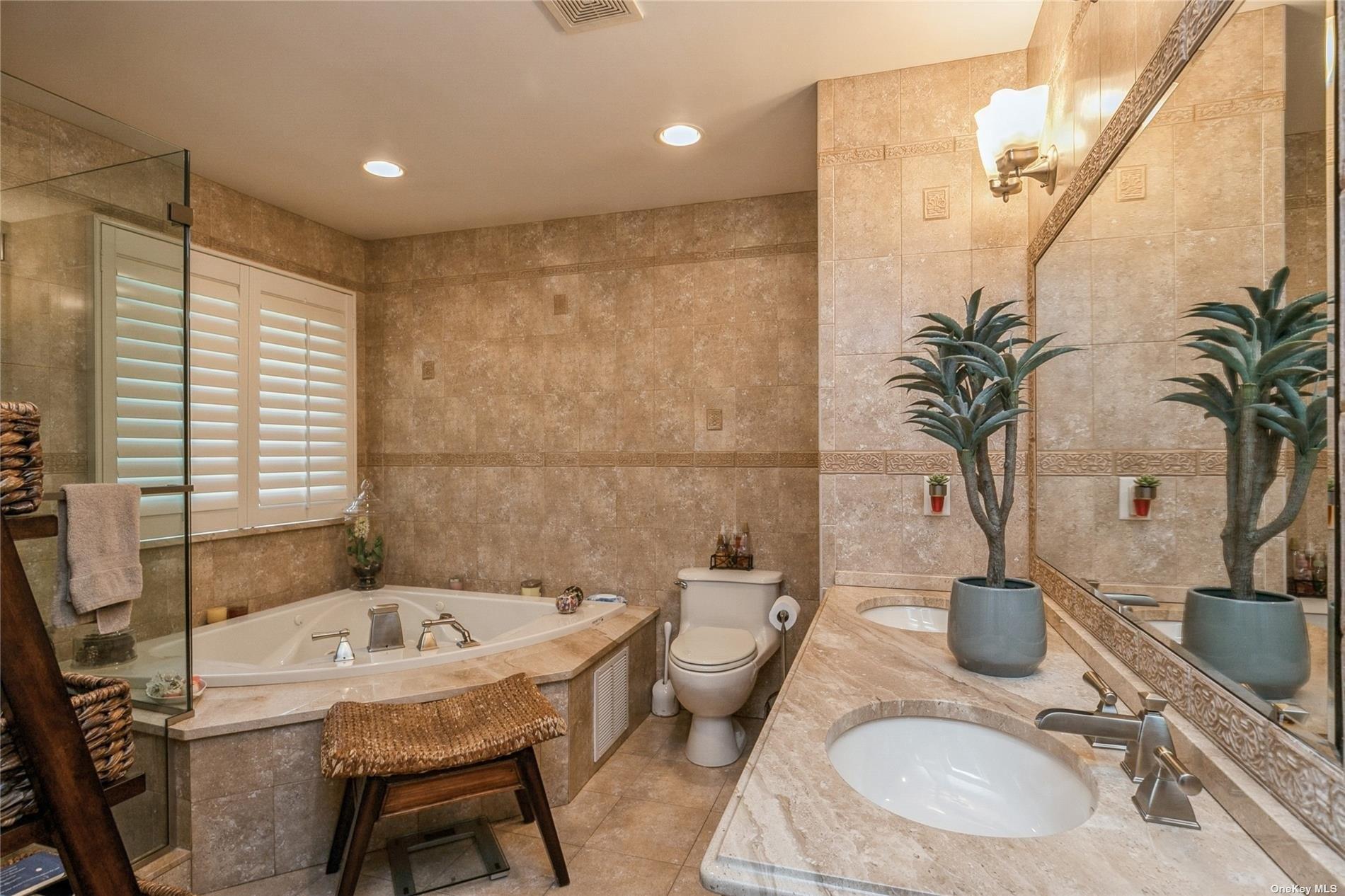 Peconic St, Ronkonkoma, NY 11779