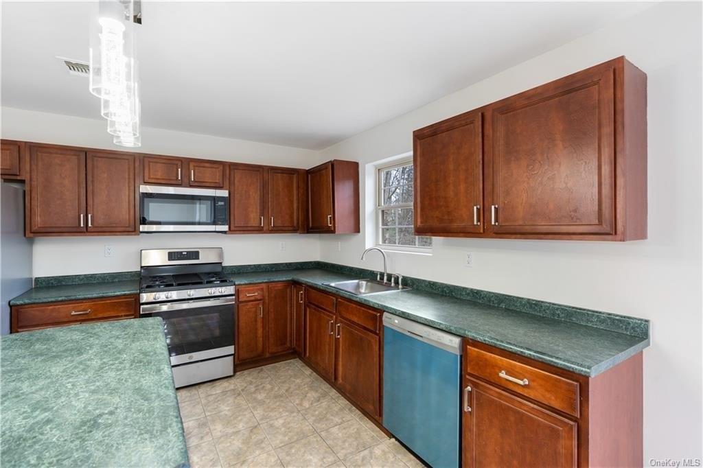 Cardiff Ln, Rock Hill, NY 12775