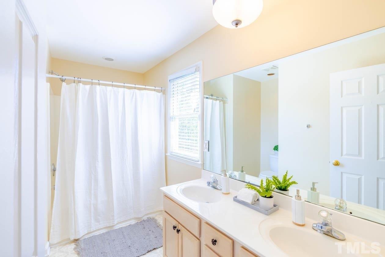 Farmington Grove Dr, Raleigh, NC 27614