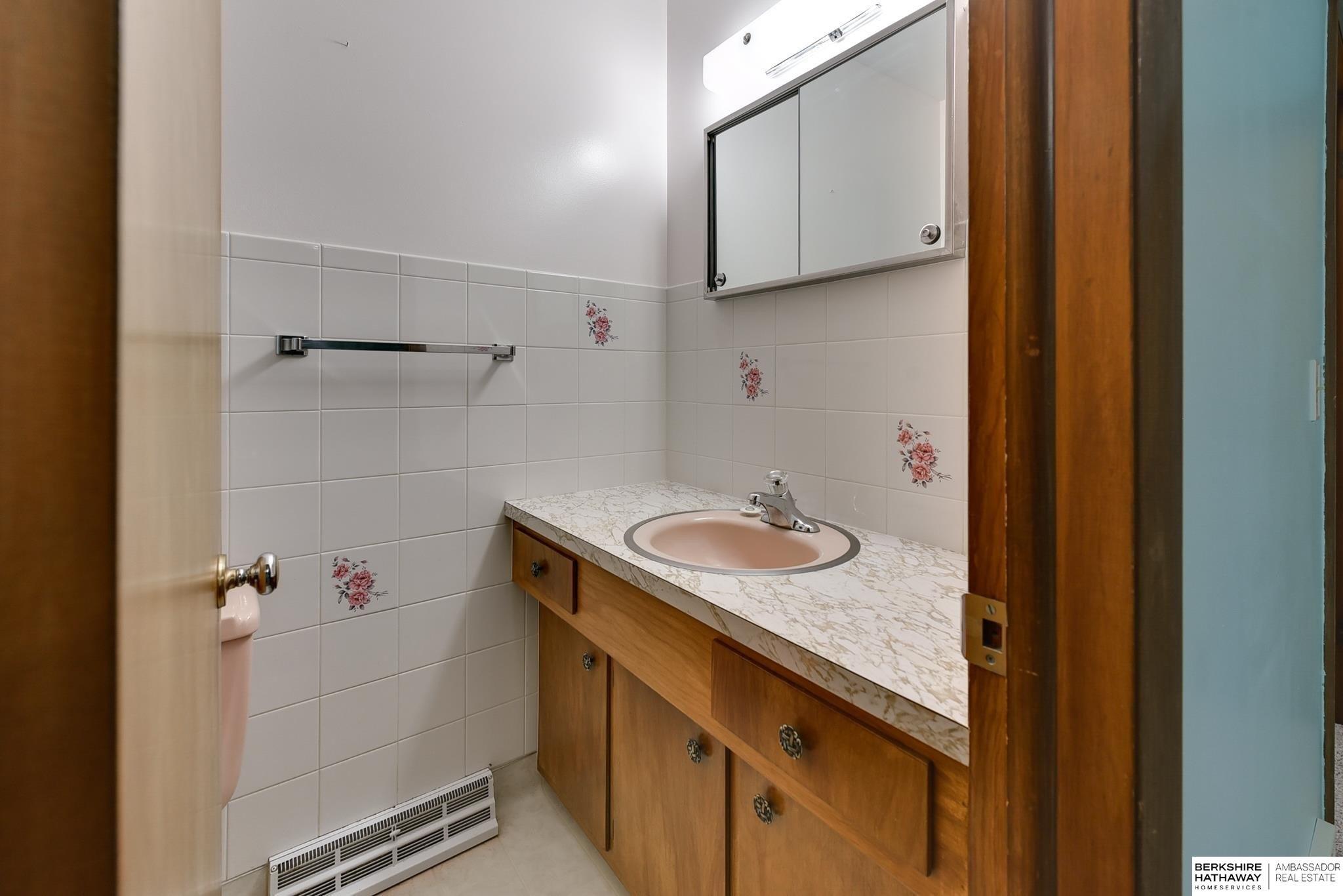 S Cir, Omaha, NE 68127