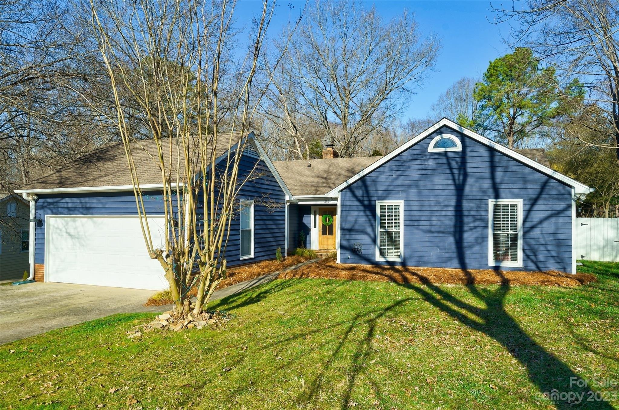 Longbridge Dr, Matthews, NC 28105