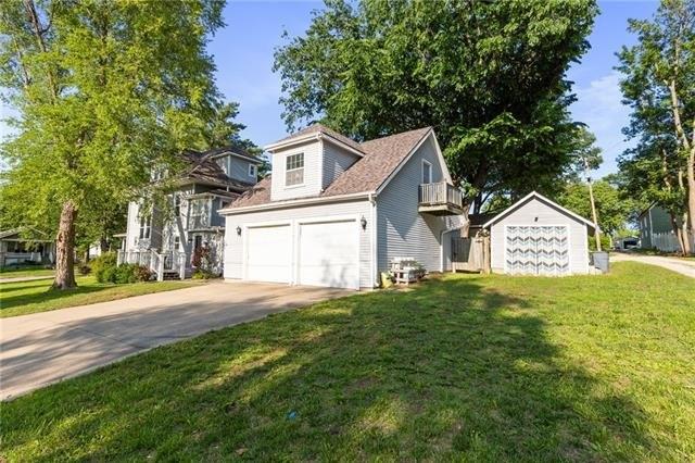 E Shawnee St, Paola, KS 66071