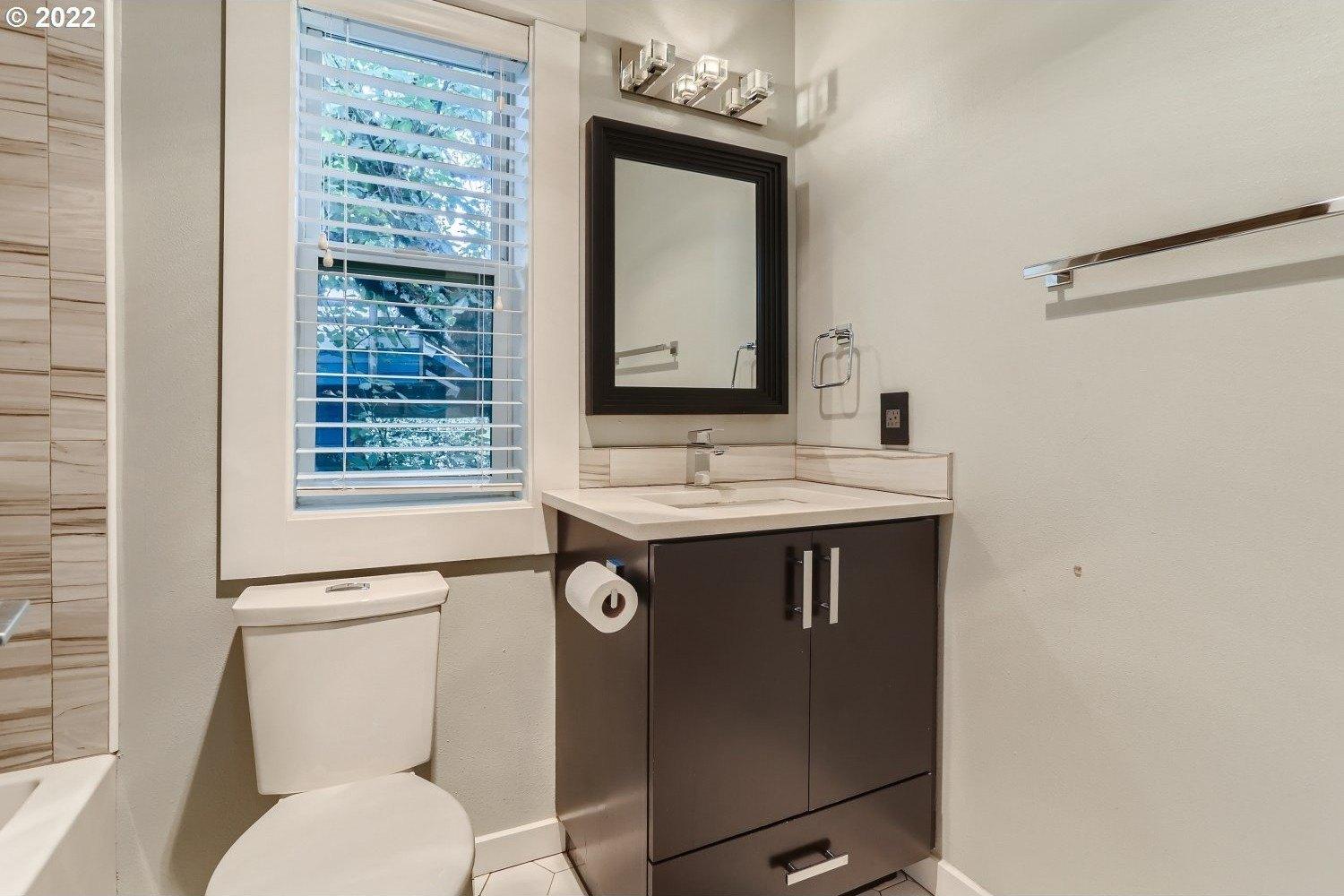 Ne Ivy St, Portland, OR 97212