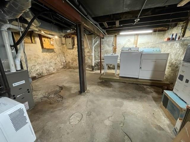 Holmes St, Kansas City, MO 64110