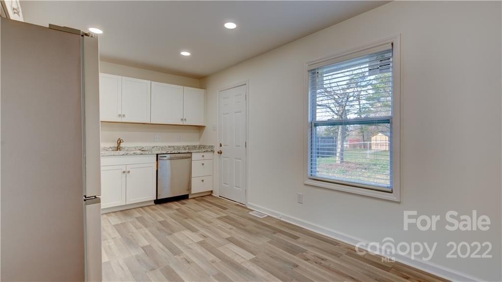 Crawford Ave, Gastonia, NC 28052