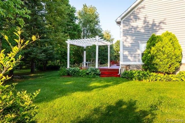 Ridge Trl N, Clarkston, MI 48348