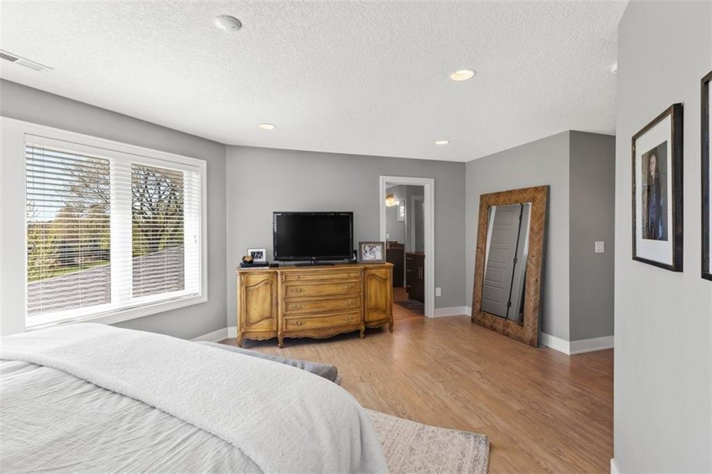 163rd St, Urbandale, IA 50323