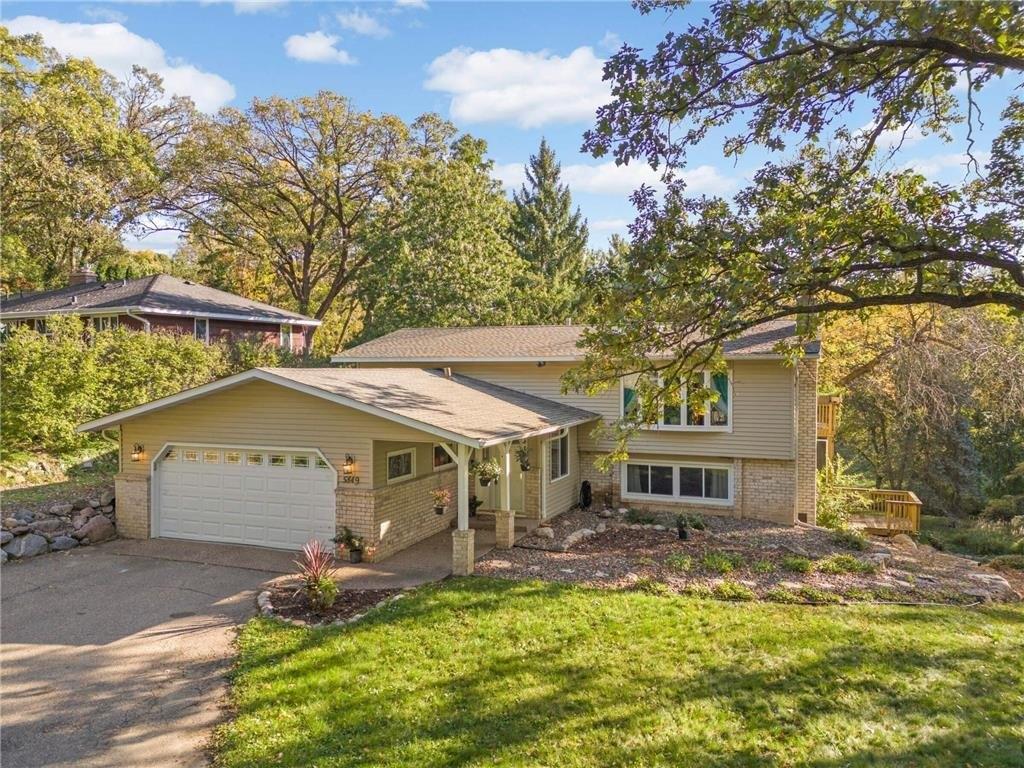 Bell Cir, Minnetonka, MN 55345