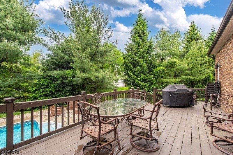 Danielle Dr, Wayne, NJ 07470