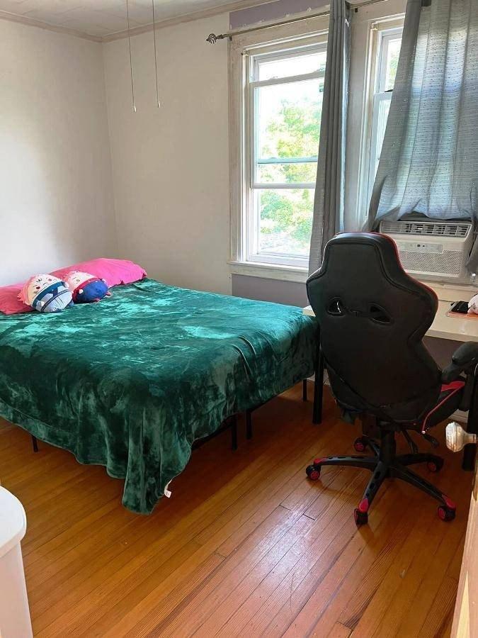 80th Rd, Glendale, NY 11385