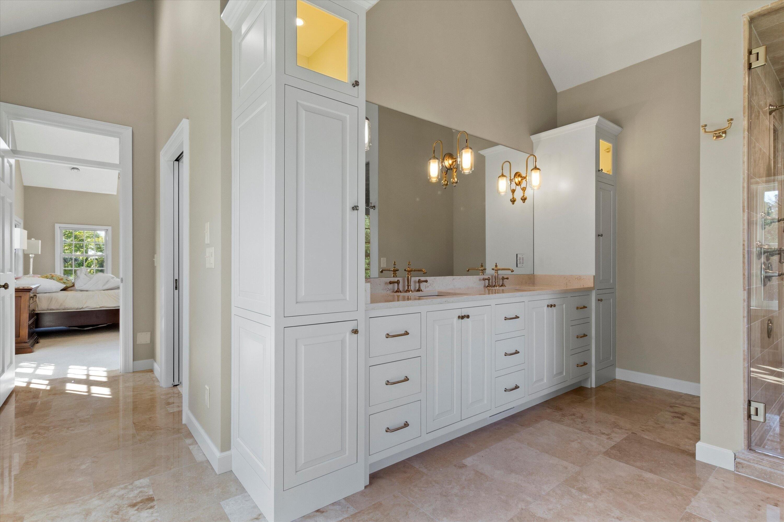 N Range Line Rd, Mequon, WI 53092
