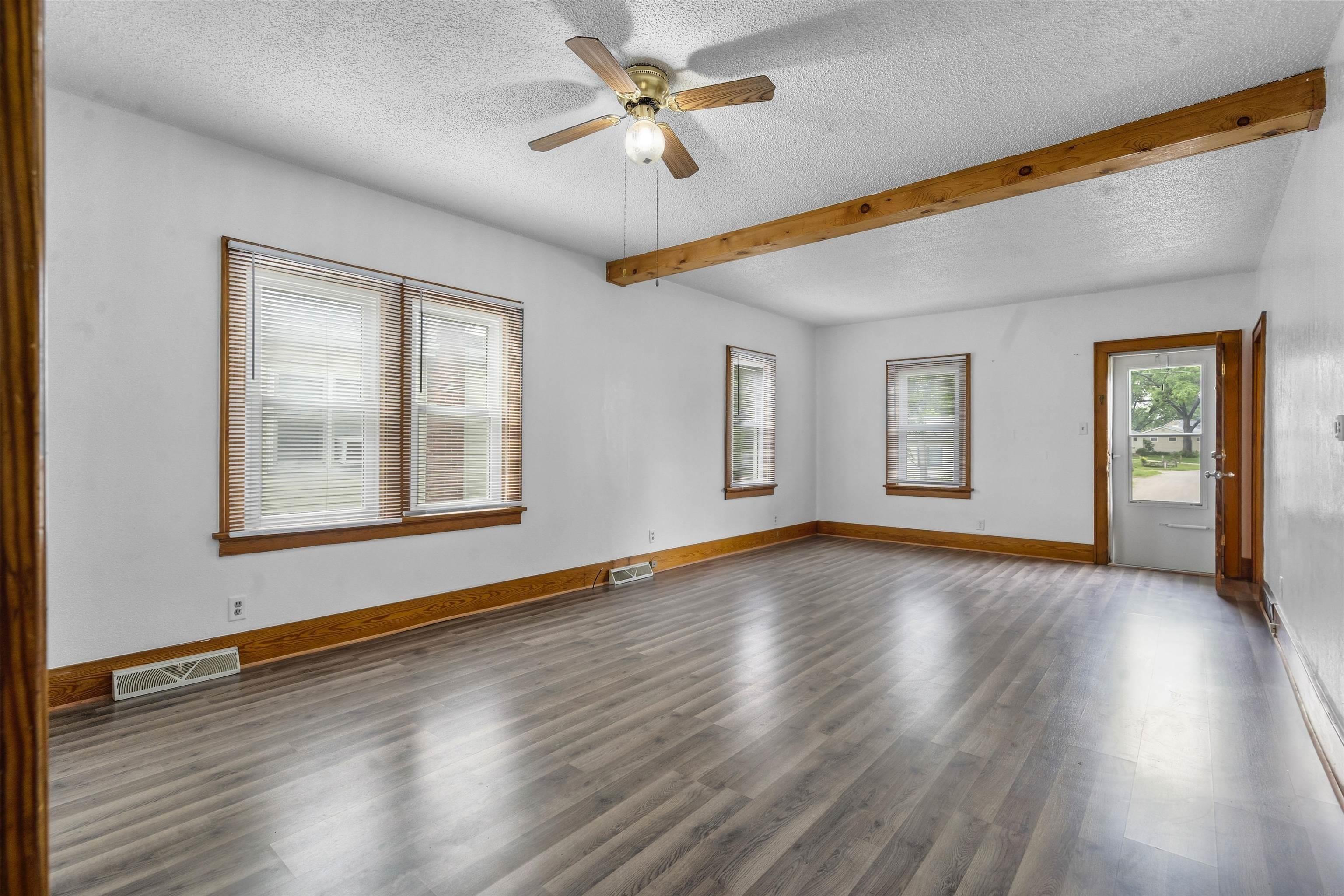 Hartman Ave, Waterloo, IA 50701