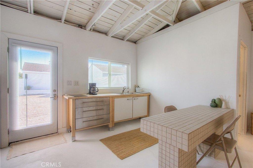 Belmar Ave, Tarzana, CA 91335