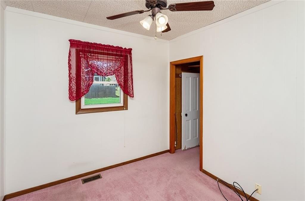W 3rd Ave, Indianola, IA 50125
