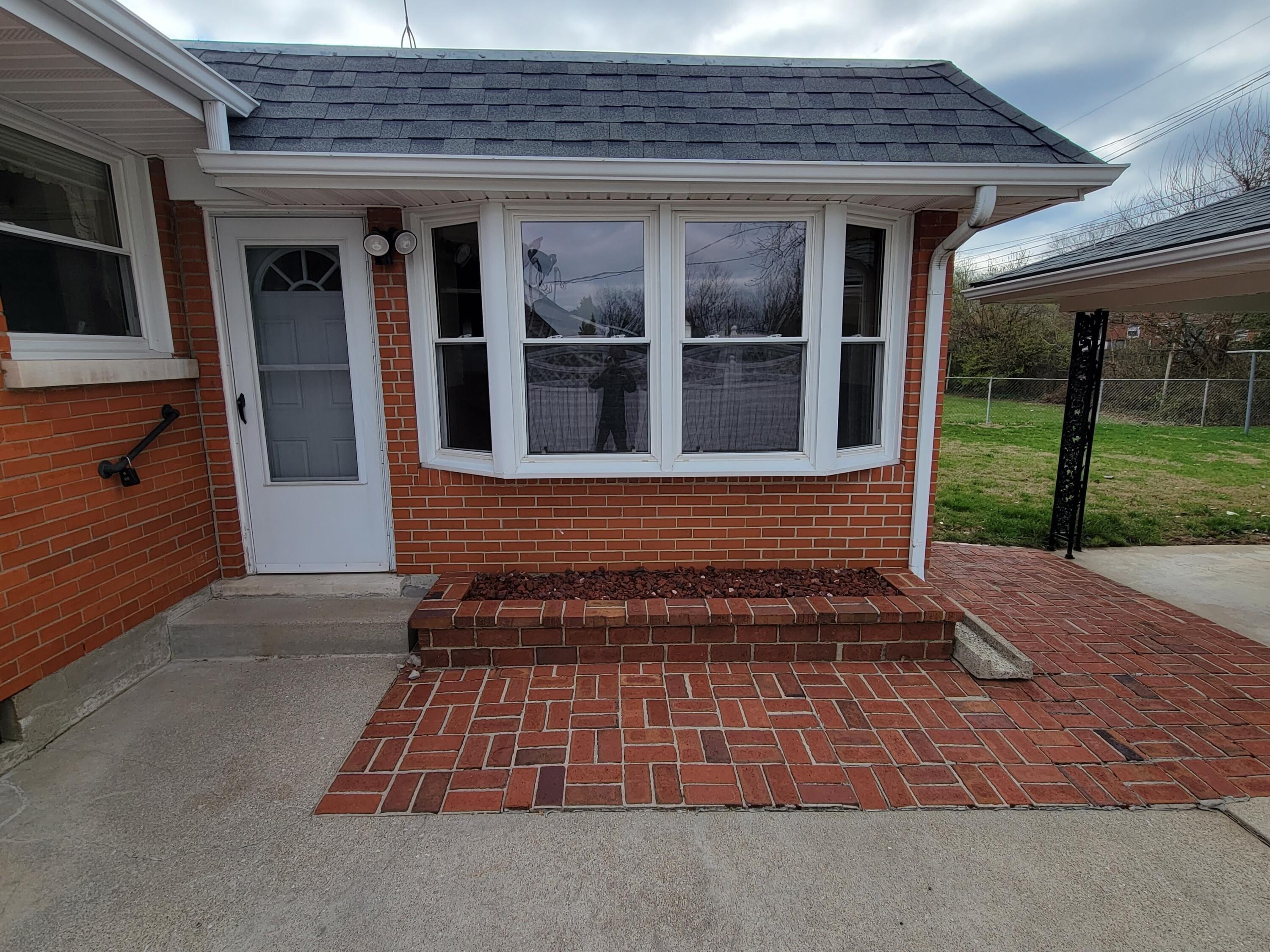 Brittany Ln, Lexington, KY 40504