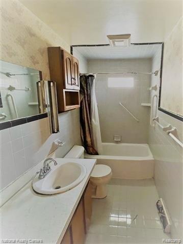 Valley Ave, Eastpointe, MI 48021