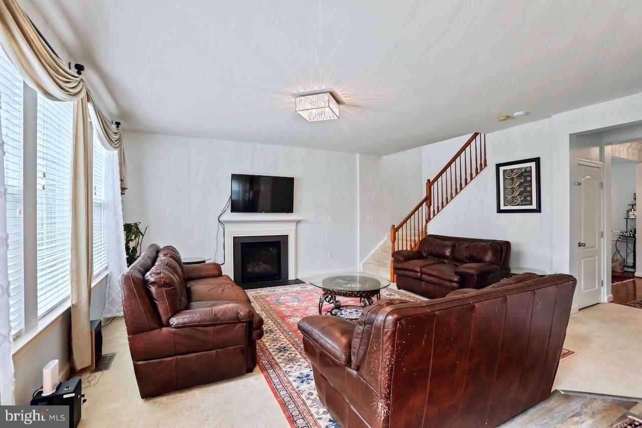White Fir Ct, Chantilly, VA 20152