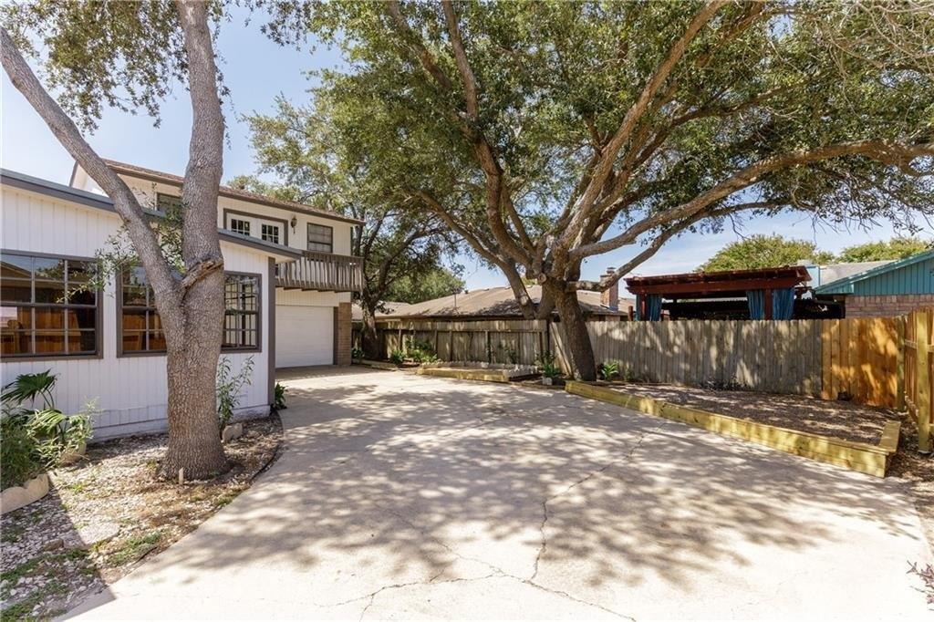 Fitzhugh Dr, Corpus Christi, TX 78414