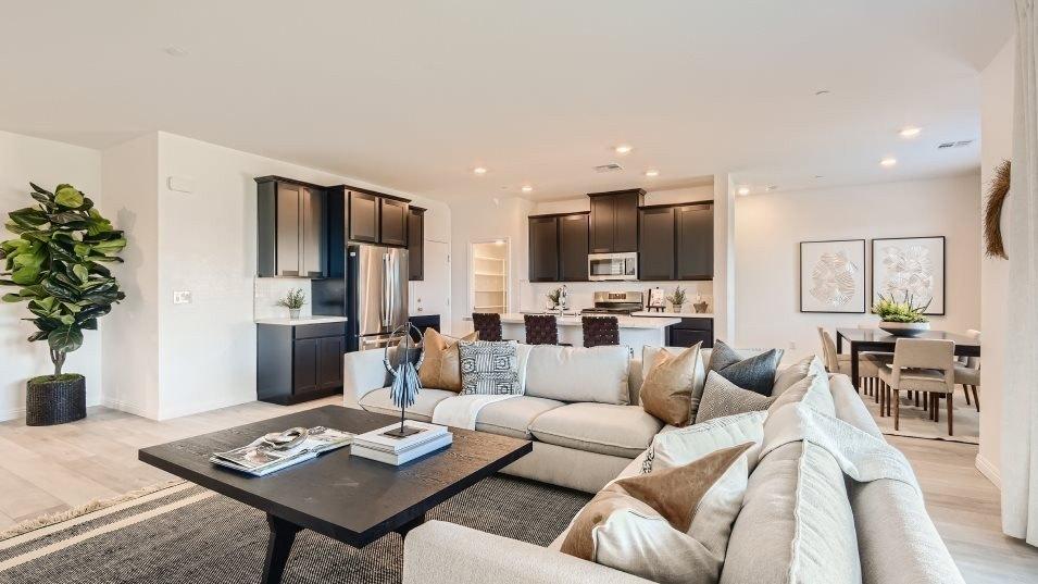 Mountain Lion Ave, Las Vegas, NV 89166