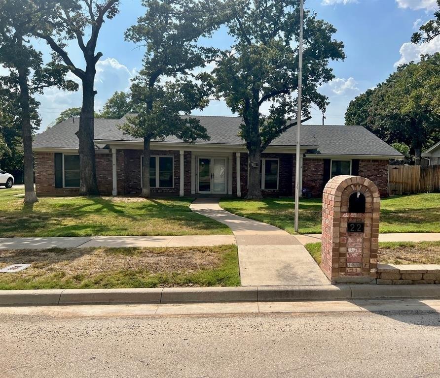 Country Club Ct, Pantego, TX 76013