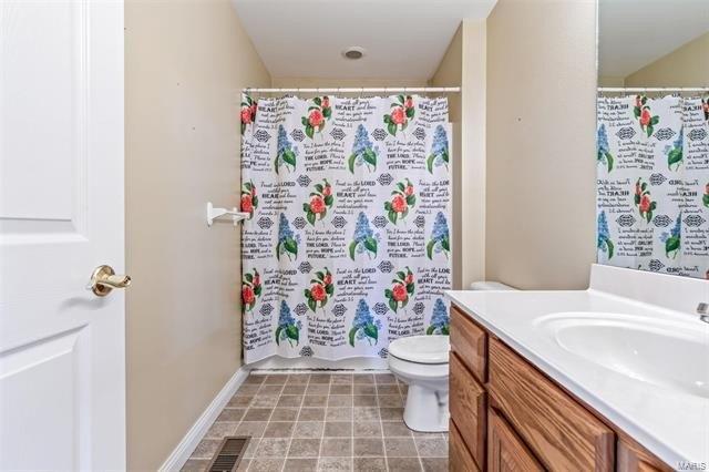 Swan Ln, Farmington, MO 63640