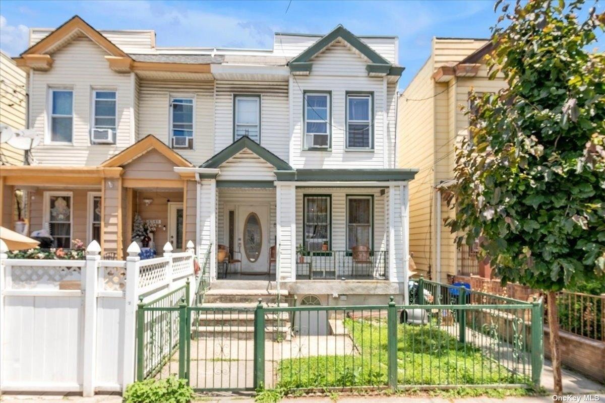 102nd St, Richmond Hill, NY 11418